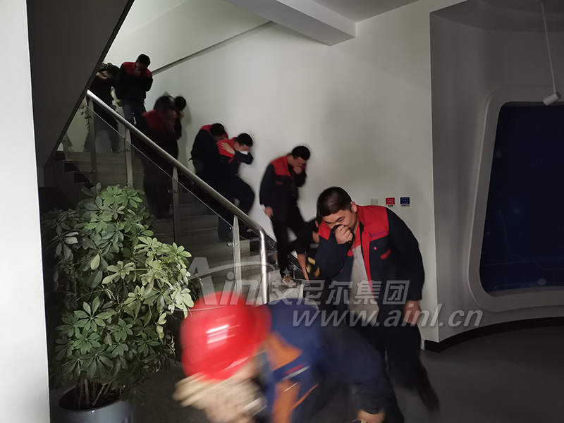 尊龙凯时人生就是赢集团消防安全演习！(图7)