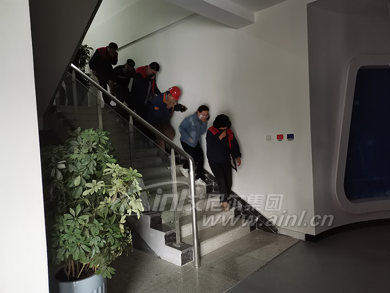 尊龙凯时人生就是赢集团消防安全演习！(图6)