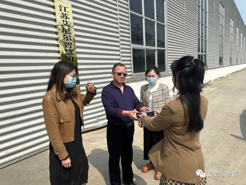 向先锋老蔡学习，赢1TB全新手机！(图1)